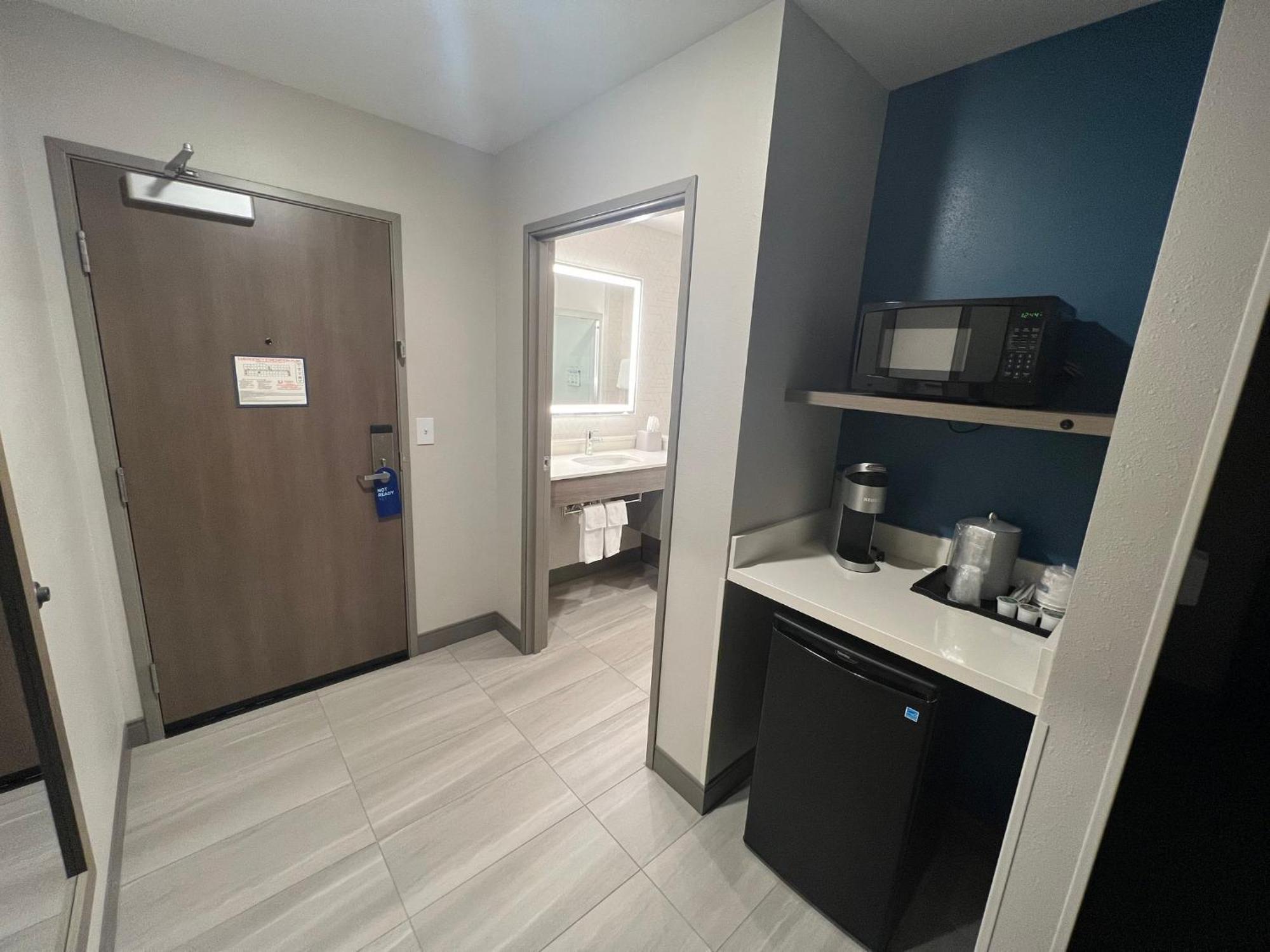 Express & - By Ihg Hotel Tomah