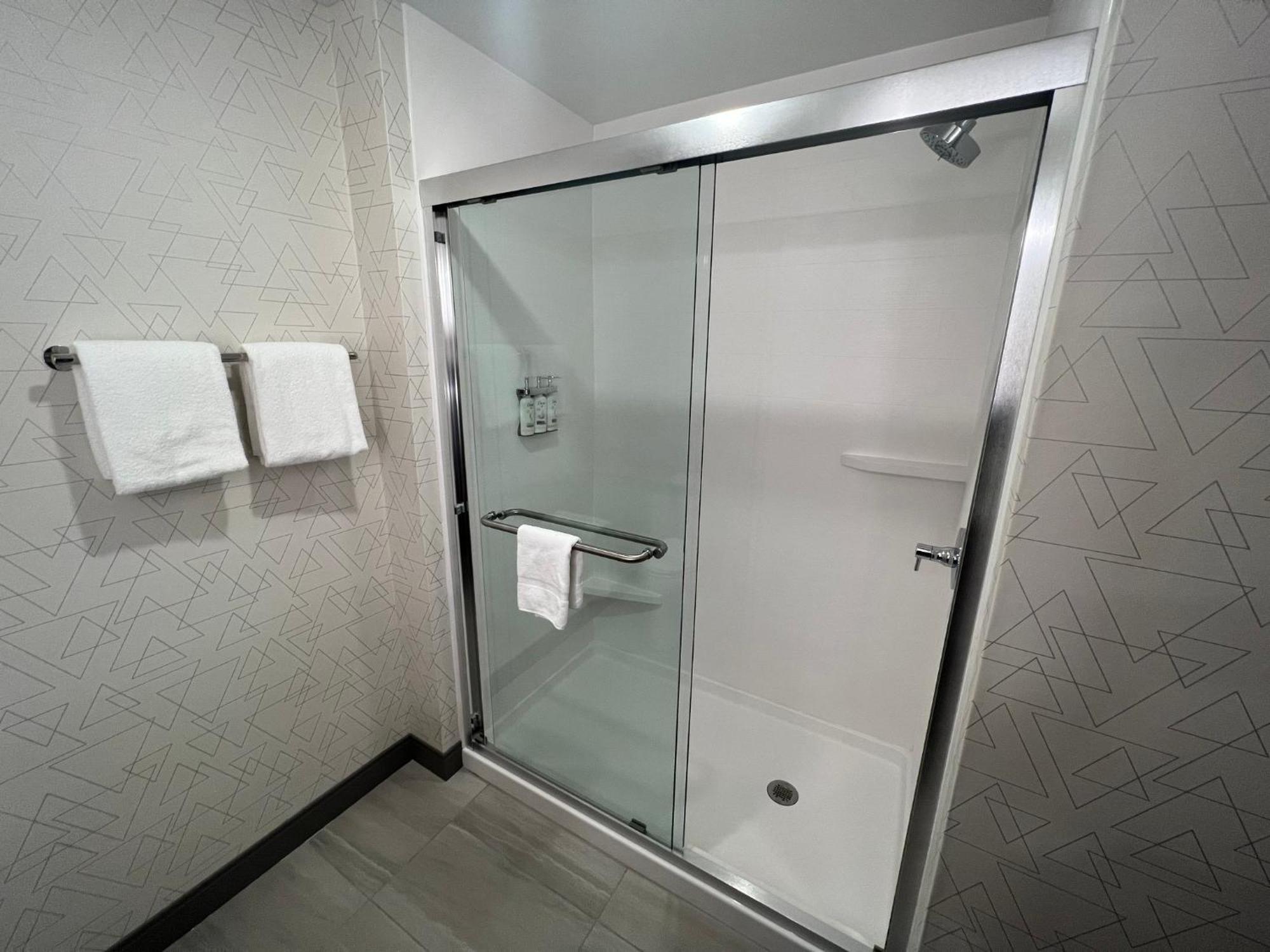 Express & - By Ihg 3*